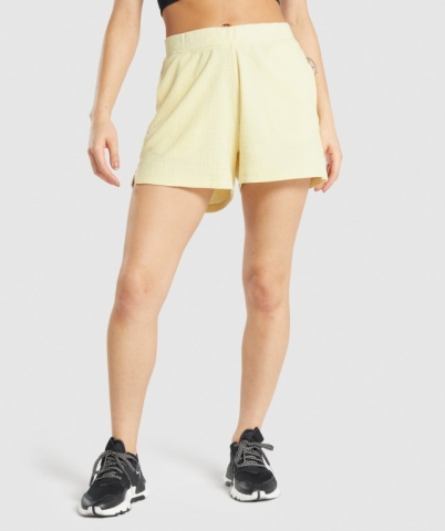 Gymshark Pause Loose Women's Shorts Yellow | UAE-47VHYD