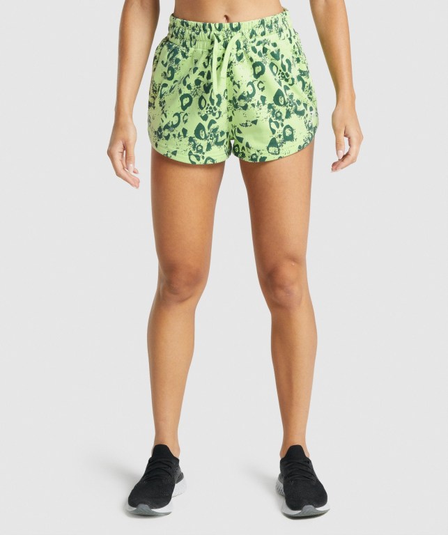 Gymshark Animal Graphic Women\'s Shorts Light Green / Dark Green | UAE-52OFDJ