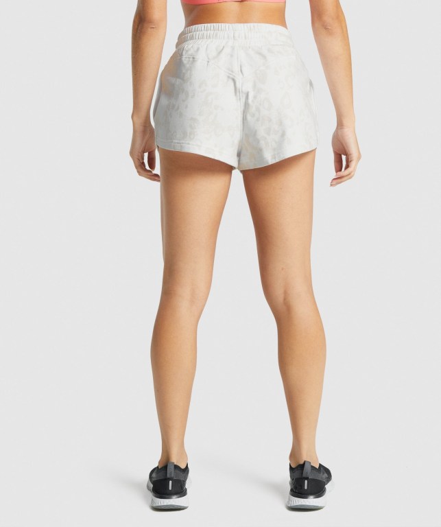 Gymshark Animal Graphic Women's Shorts White / Cream | UAE-03KSTI