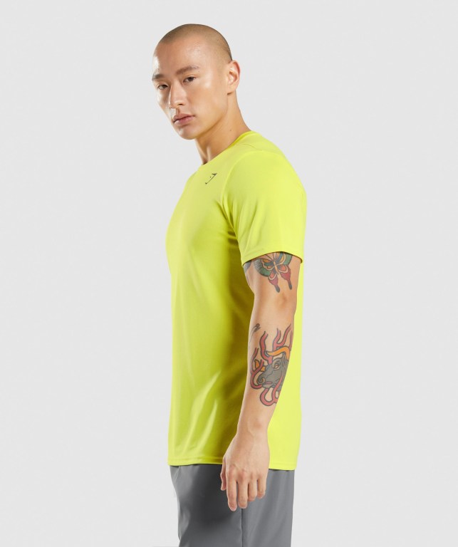 Gymshark Arrival Men's T Shirts Yellow | UAE-39OQAR