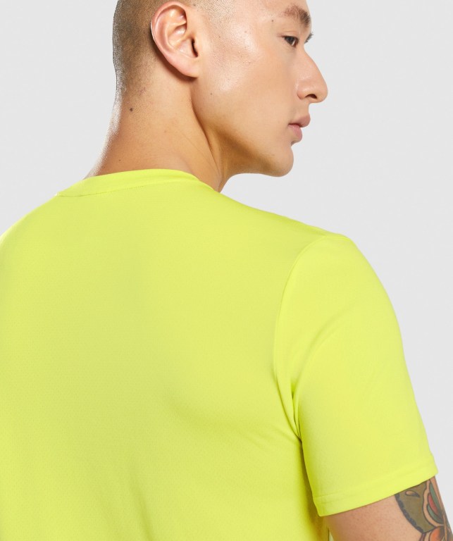 Gymshark Arrival Men's T Shirts Yellow | UAE-39OQAR