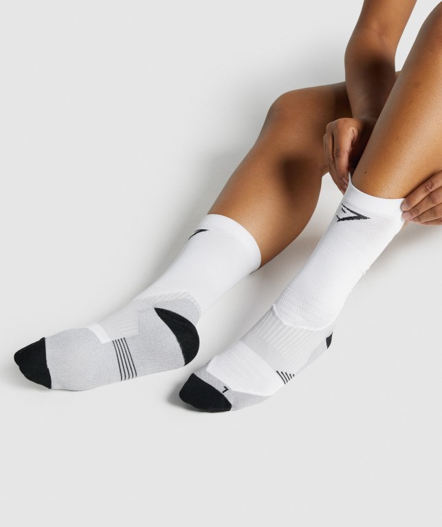 Gymshark Crew Performance Men's Socks White | UAE-21LBJT