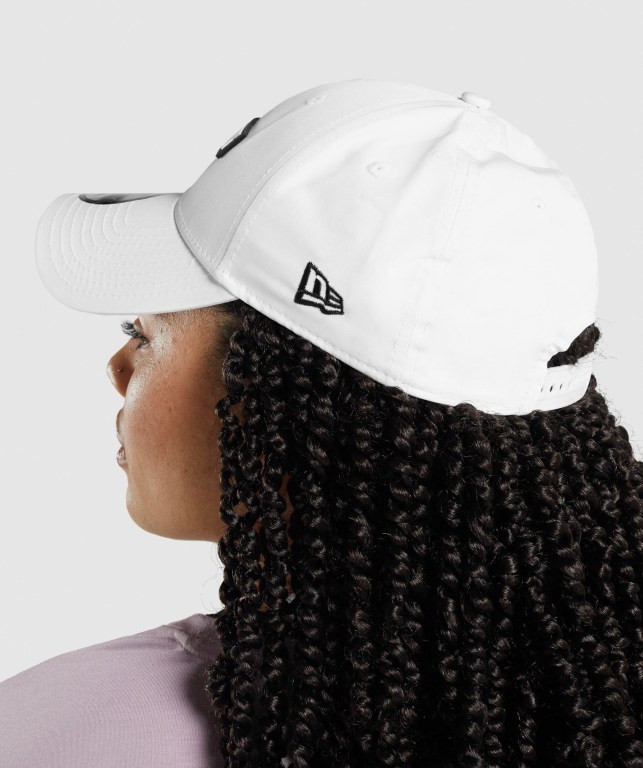 Gymshark New Era GS 9Forty Snapback Men's Headwear White | UAE-64TGUE