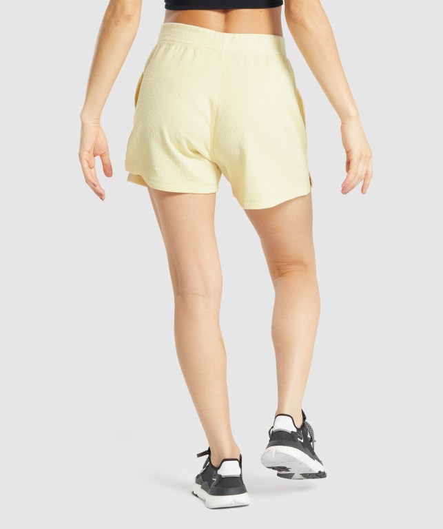 Gymshark Pause Loose Women's Shorts Yellow | UAE-47VHYD