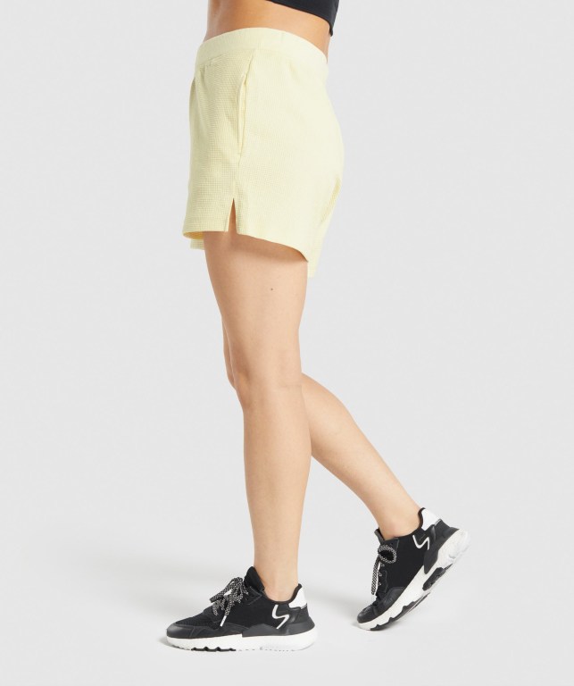 Gymshark Pause Loose Women's Shorts Yellow | UAE-47VHYD