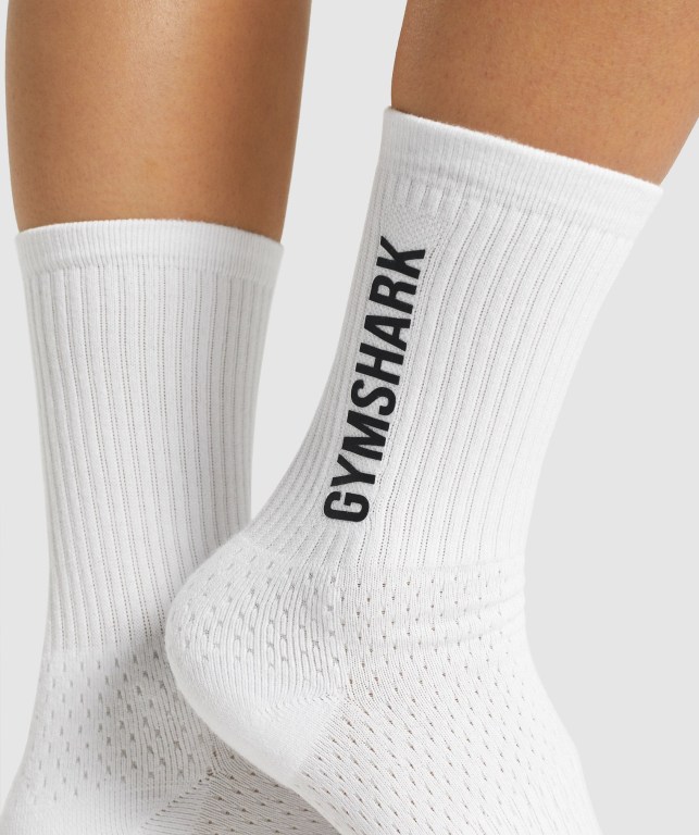 Gymshark Premium Logo Men's Socks White | UAE-72XFBI