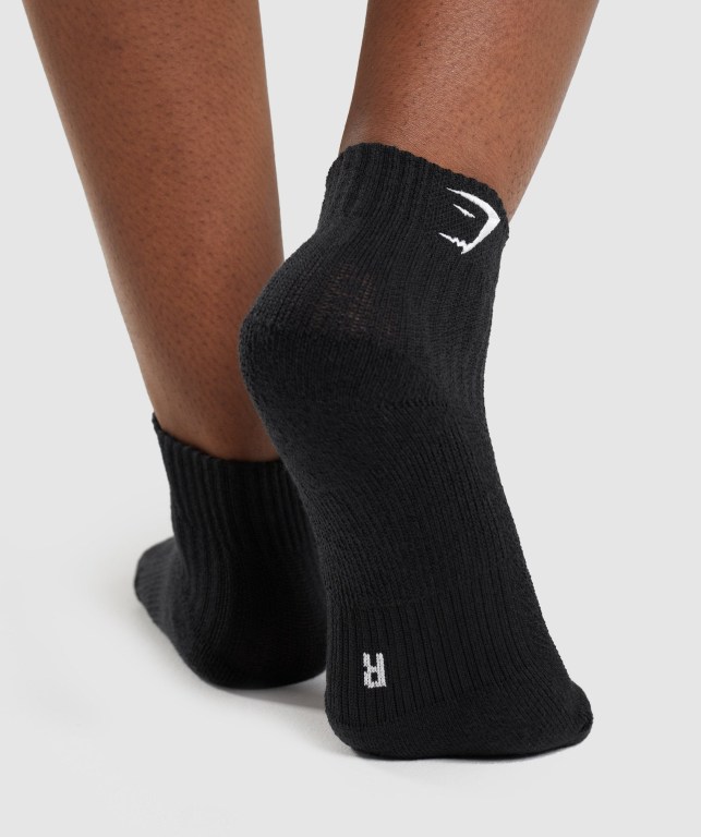 Gymshark Sharkhead Embroidered Quarter 2pk Men's Socks Black | UAE-85XZVQ