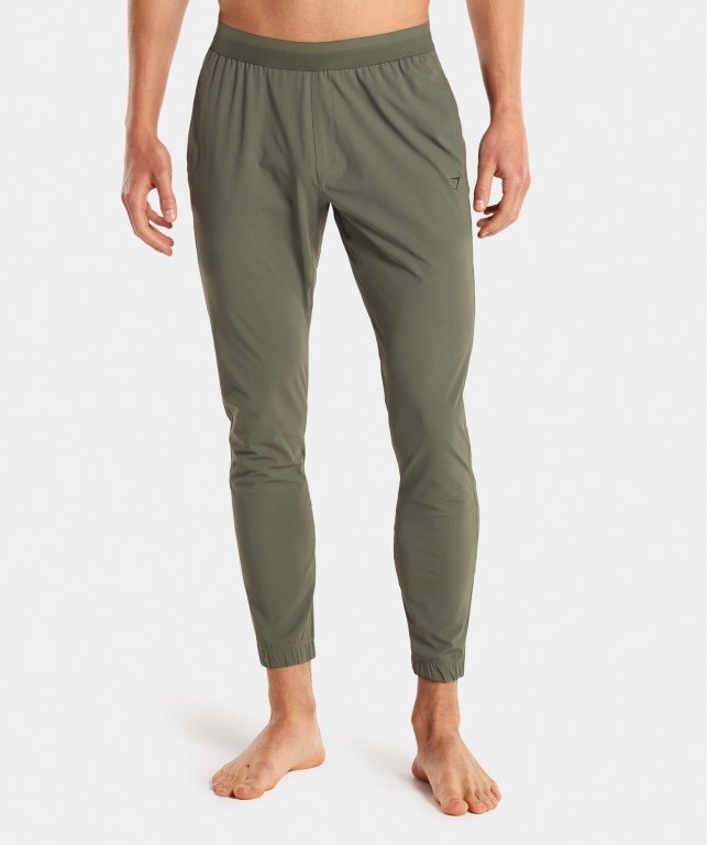 Gymshark Studio Men\'s Joggers Green | UAE-02IXMU