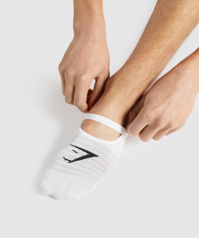 Gymshark Studio Men's Socks White | UAE-75GFTU