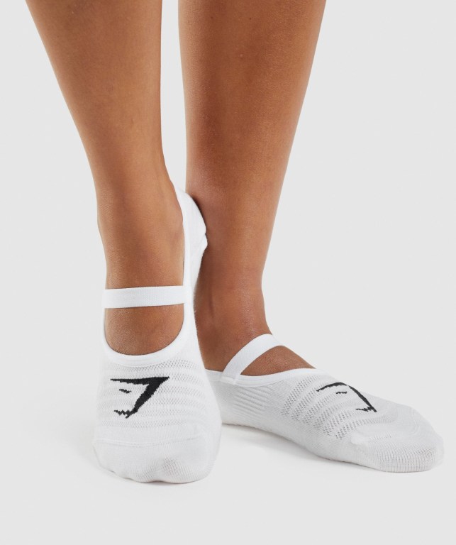 Gymshark Studio Women's Socks White | UAE-72IQPS