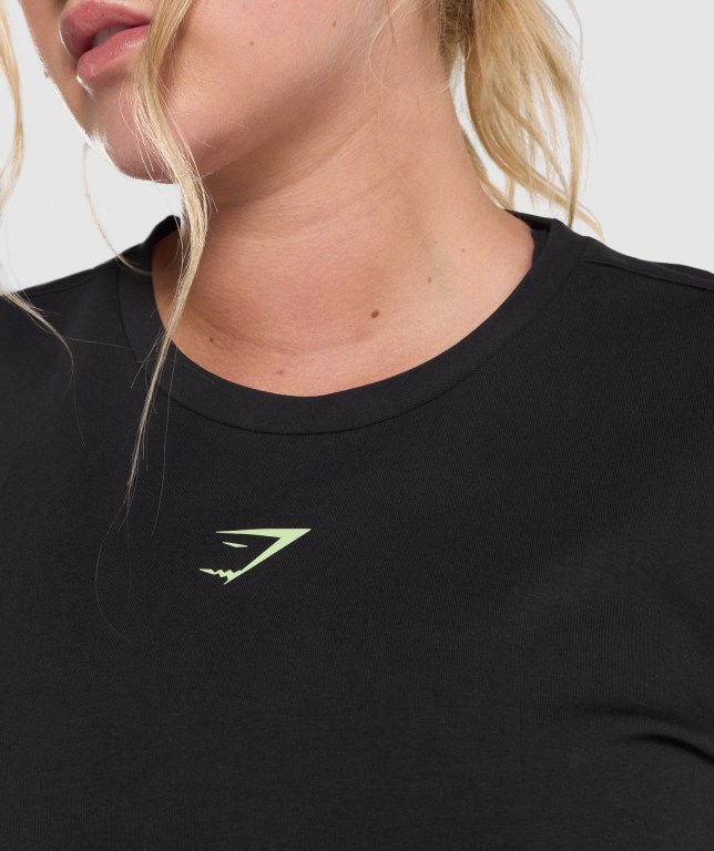 Gymshark Training Alone Graphic Crop Women's T Shirts Black | UAE-95SFMH