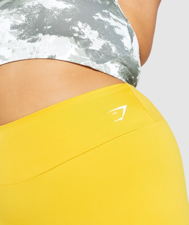 Gymshark Training Short Length Women's Shorts Yellow | UAE-72QPTX