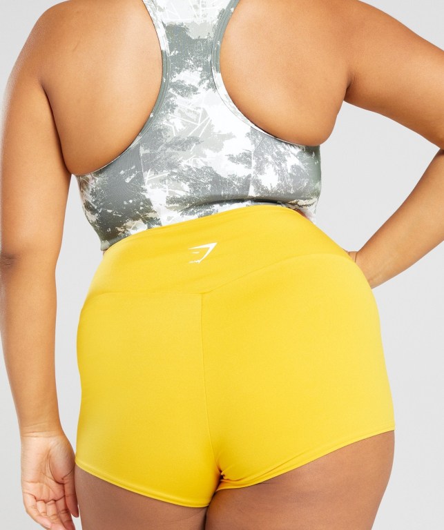 Gymshark Training Short Length Women's Shorts Yellow | UAE-72QPTX