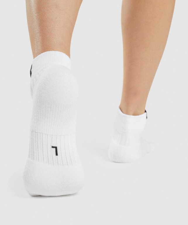 Gymshark Woven Tab Sneaker 3pk Men's Socks White | UAE-36LRVA